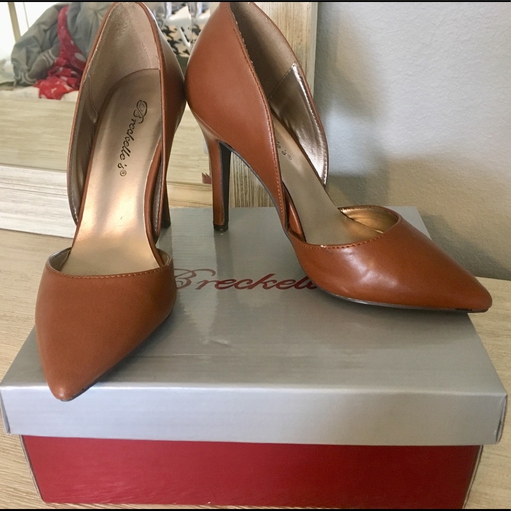 Camel cut-out pumps
